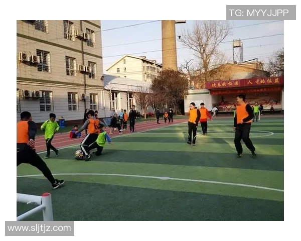 足球明星魅力四射的写真集展现他们场上场下的风采与个性